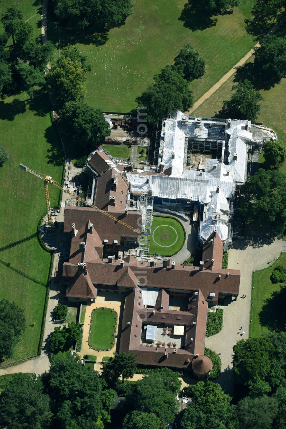 Aerial photograph Potsdam - Palace Cecilienhof on street Im Neuen Garten in Potsdam in the state Brandenburg, Germany