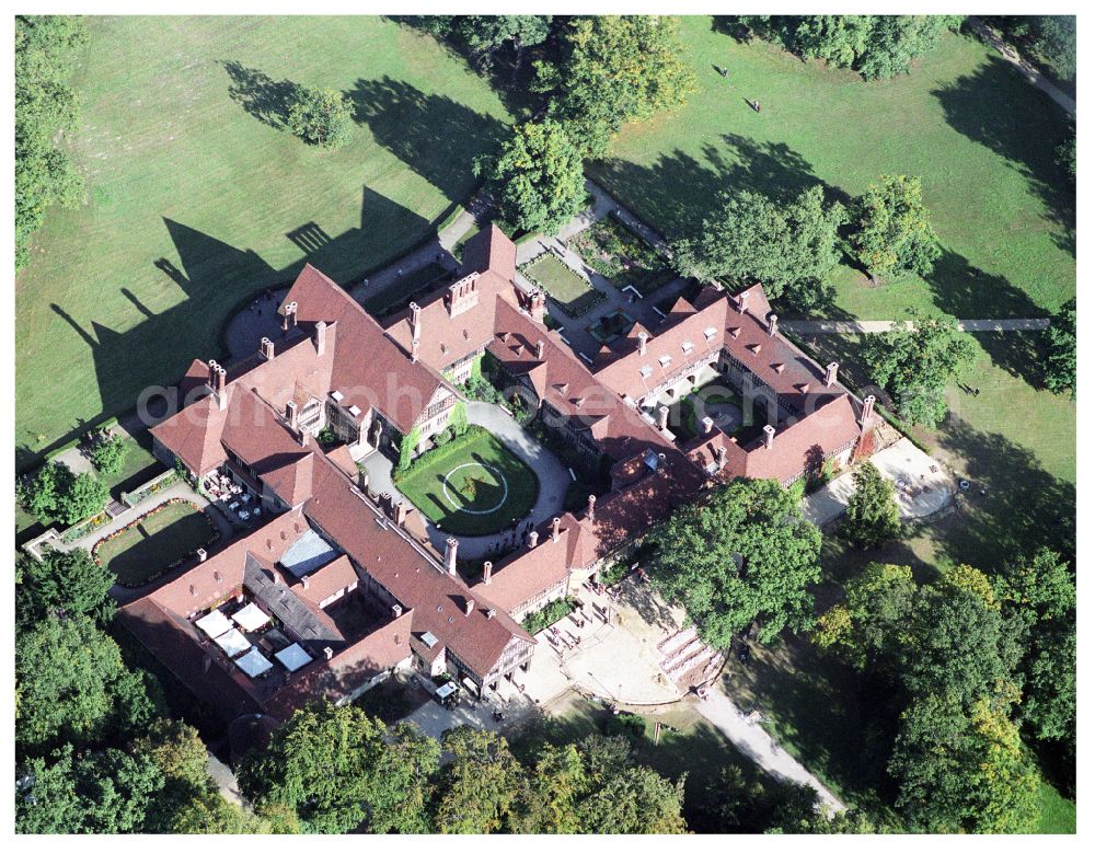 Aerial photograph Potsdam - Palace Cecilienhof on street Im Neuen Garten in Potsdam in the state Brandenburg, Germany