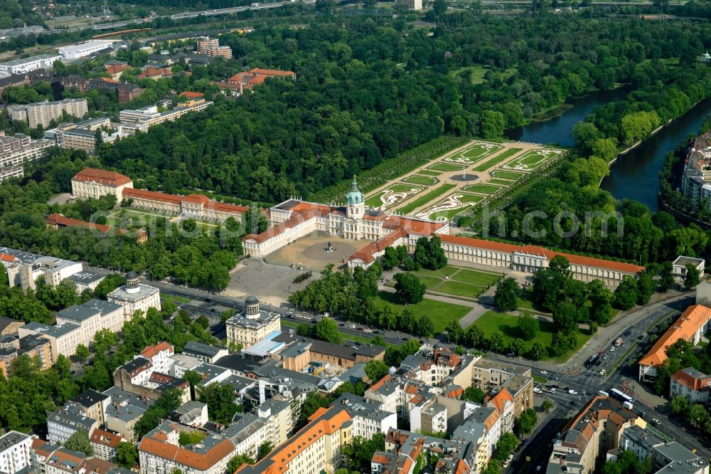 Berlin from above - Palace Charlottenburg mit dem Barockgarten der Stiftung Preussische Schloesser und Gaerten Berlin-Brandenburg in Berlin in Germany