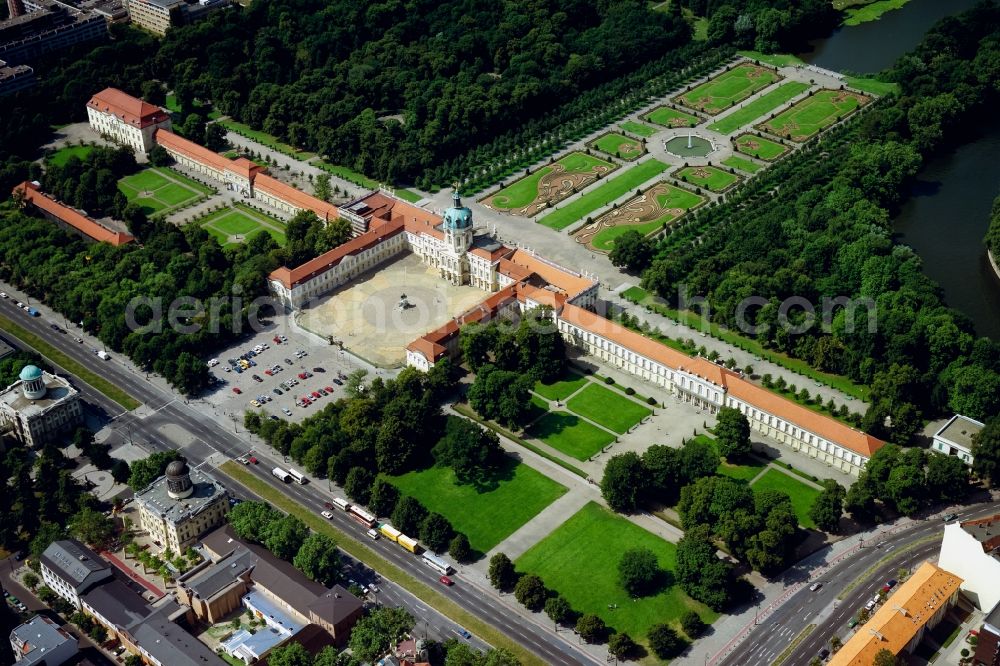 Berlin from above - Palace Charlottenburg mit dem Barockgarten der Stiftung Preussische Schloesser und Gaerten Berlin-Brandenburg in Berlin in Germany