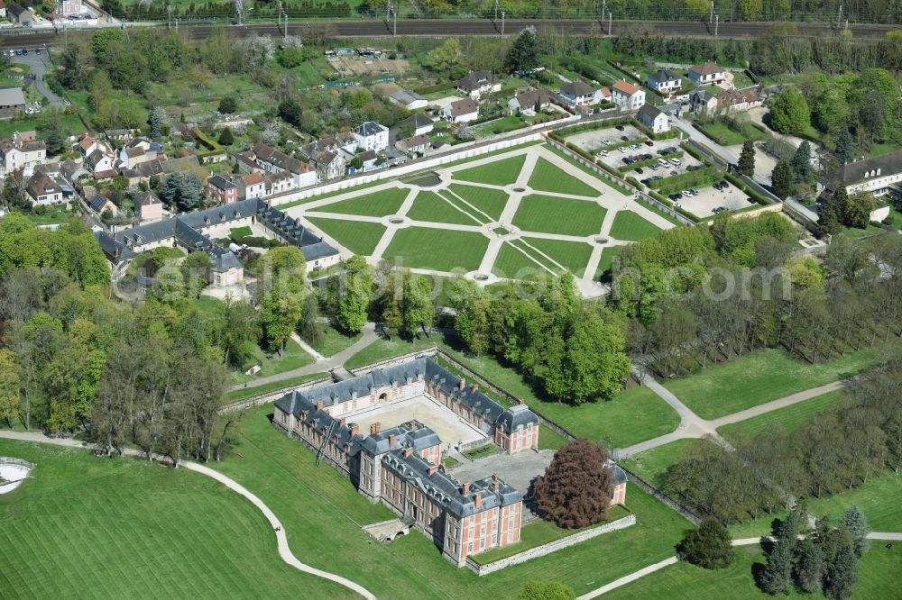 Aerial photograph Chamarande - Palace Chateau de Chamarande on Rue du Commandant in Chamarande in Ile-de-France, France