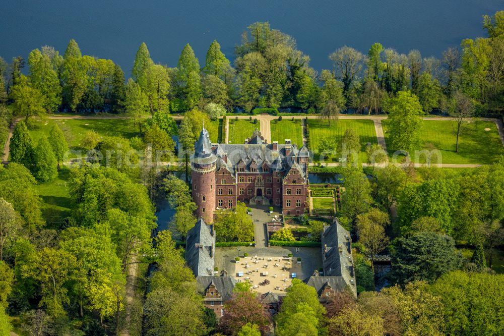 Aerial photograph Nettetal - Palace Chateauform' Schloss Krickenbeck on street Schlossallee in the district Hinsbeck in Nettetal in the state North Rhine-Westphalia, Germany