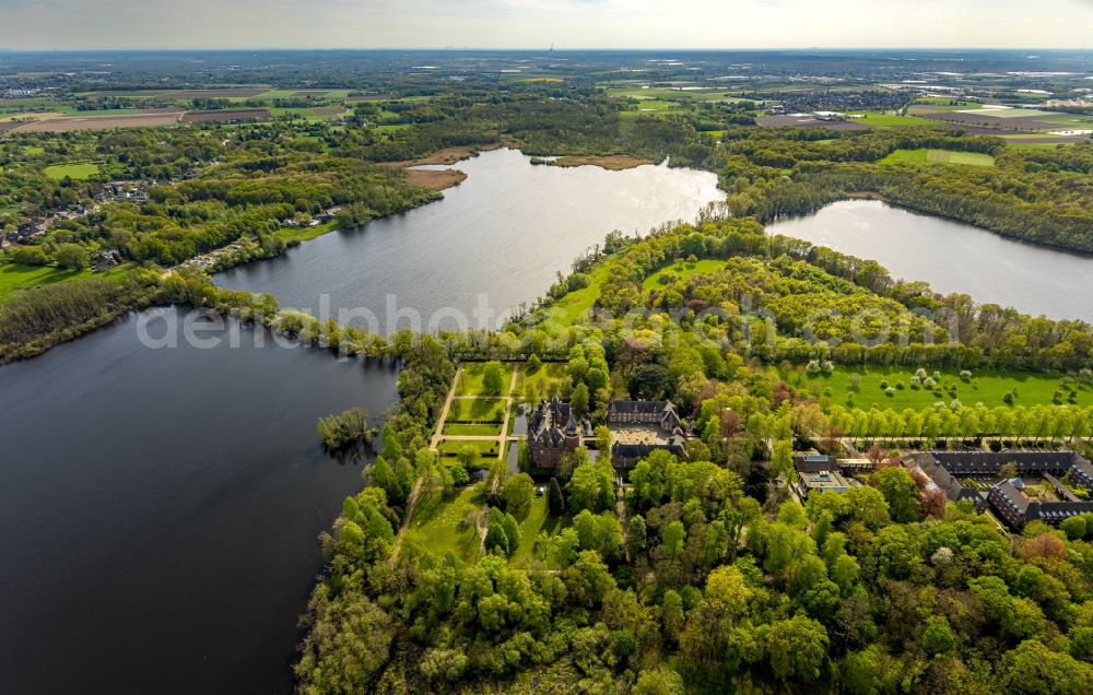 Nettetal from the bird's eye view: Palace Chateauform' Schloss Krickenbeck on street Schlossallee in the district Hinsbeck in Nettetal in the state North Rhine-Westphalia, Germany