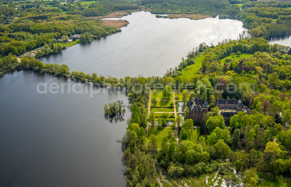 Aerial photograph Nettetal - Palace Chateauform' Schloss Krickenbeck on street Schlossallee in the district Hinsbeck in Nettetal in the state North Rhine-Westphalia, Germany