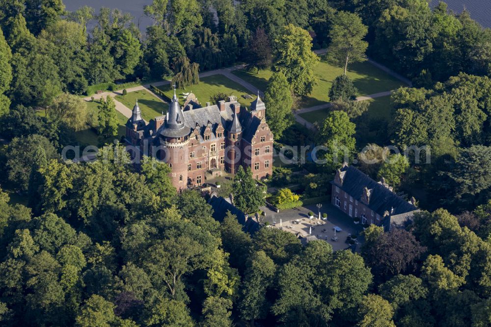 Nettetal from the bird's eye view: Palace Chateauform' Schloss Krickenbeck on street Schlossallee in the district Hinsbeck in Nettetal in the state North Rhine-Westphalia, Germany