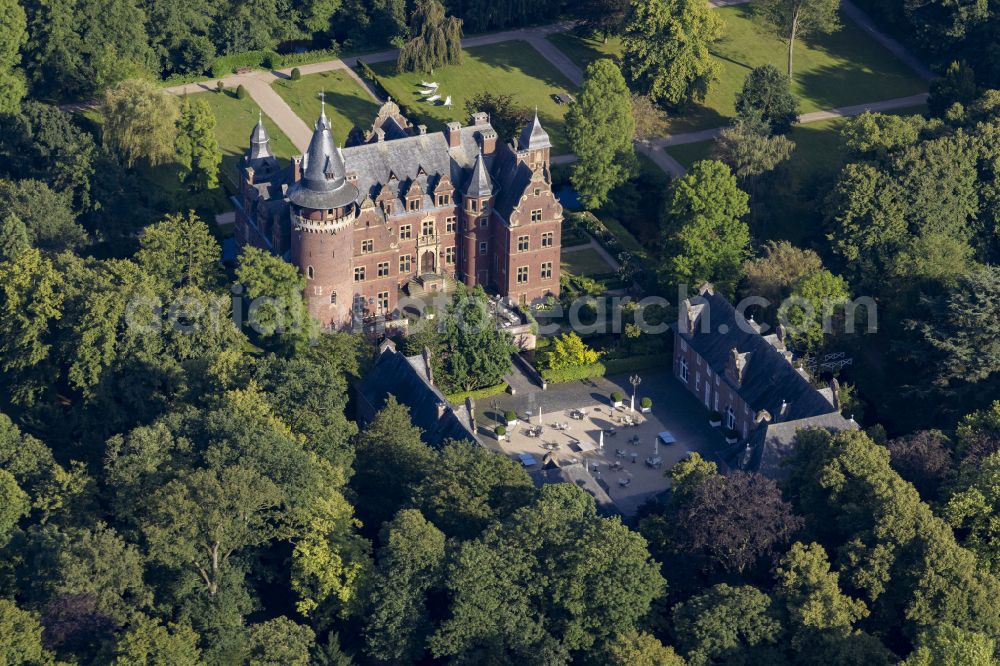 Aerial image Nettetal - Palace Chateauform' Schloss Krickenbeck on street Schlossallee in the district Hinsbeck in Nettetal in the state North Rhine-Westphalia, Germany