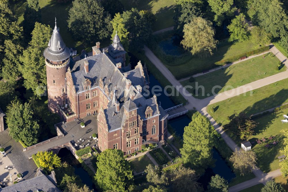 Nettetal from above - Palace Chateauform' Schloss Krickenbeck on street Schlossallee in the district Hinsbeck in Nettetal in the state North Rhine-Westphalia, Germany