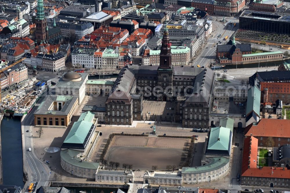 Aerial photograph Kopenhagen - Palace CHRISTIANBORG on Christiansborg Ridebane in Copenhagen in Region Hovedstaden, Denmark