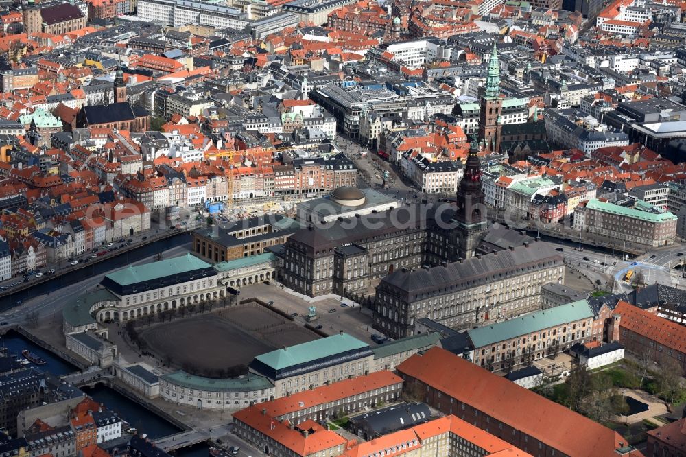 Aerial photograph Kopenhagen - Palace CHRISTIANBORG on Christiansborg Ridebane in Copenhagen in Region Hovedstaden, Denmark