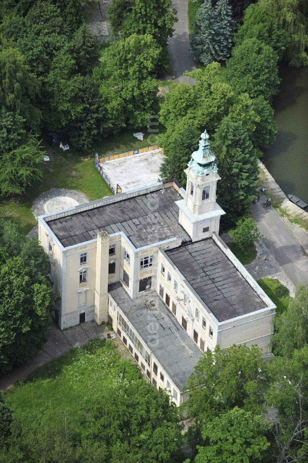 Schönwalde from above - Palace Dammsmuehle in Schoenwalde in the state Brandenburg, Germany