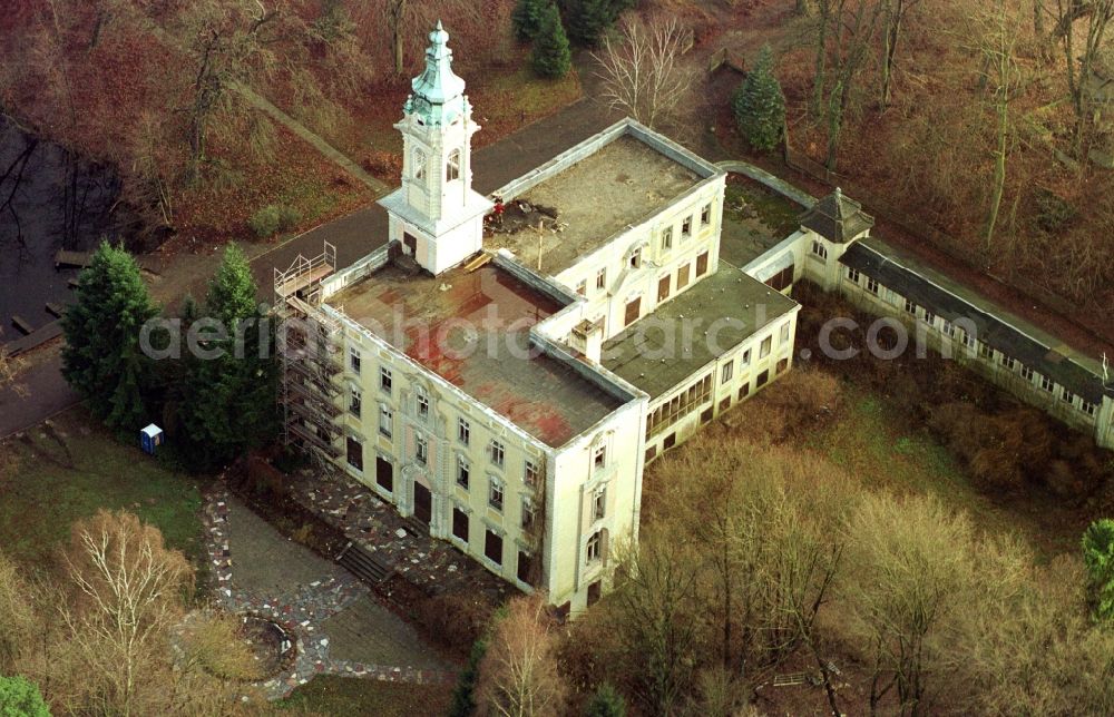 Schönwalde from above - Palace Dammsmuehle in Schoenwalde in the state Brandenburg, Germany