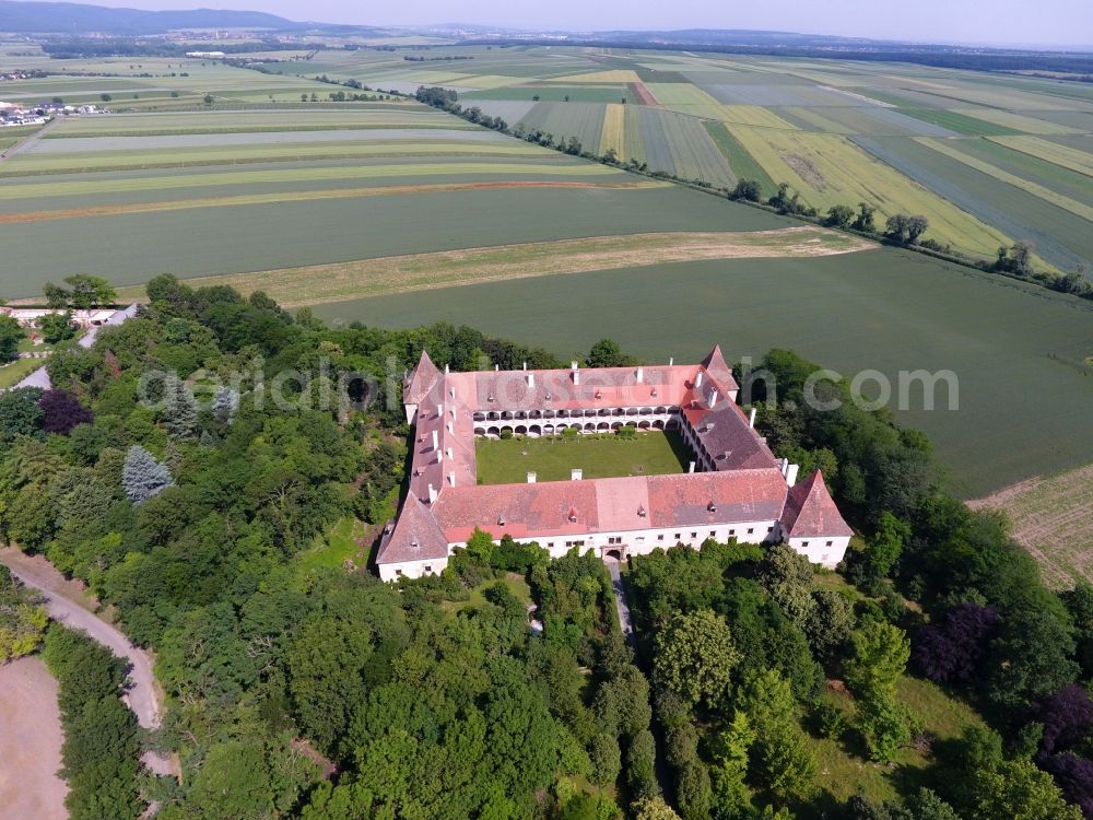 Deutschkreutz from the bird's eye view: Palace in Deutschkreutz in Burgenland, Austria