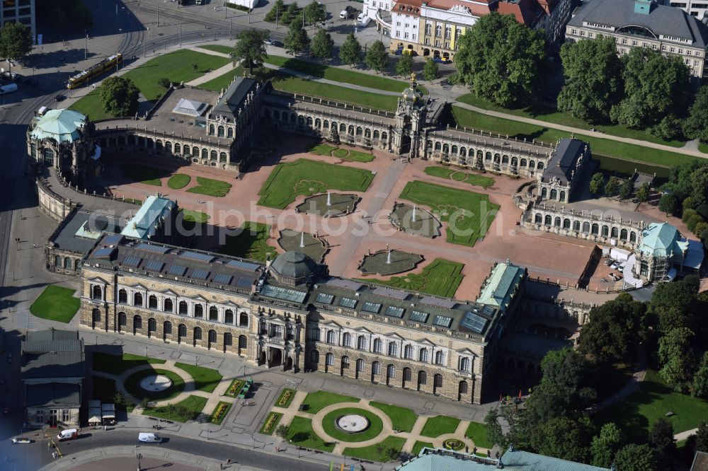 Aerial photograph Dresden - Palace of the castle Dresdner Zwinger on Theaterplatz - Sophienstrasse in the district Altstadt in Dresden in the federal state of Saxony, Germany