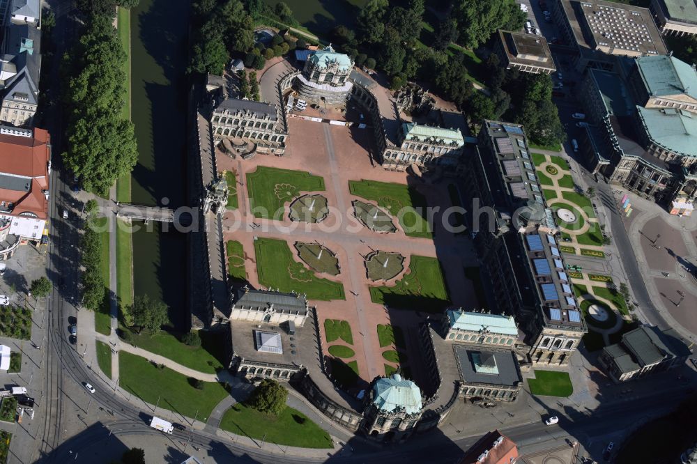 Aerial photograph Dresden - Palace of the castle Dresdner Zwinger on Theaterplatz - Sophienstrasse in the district Altstadt in Dresden in the federal state of Saxony, Germany