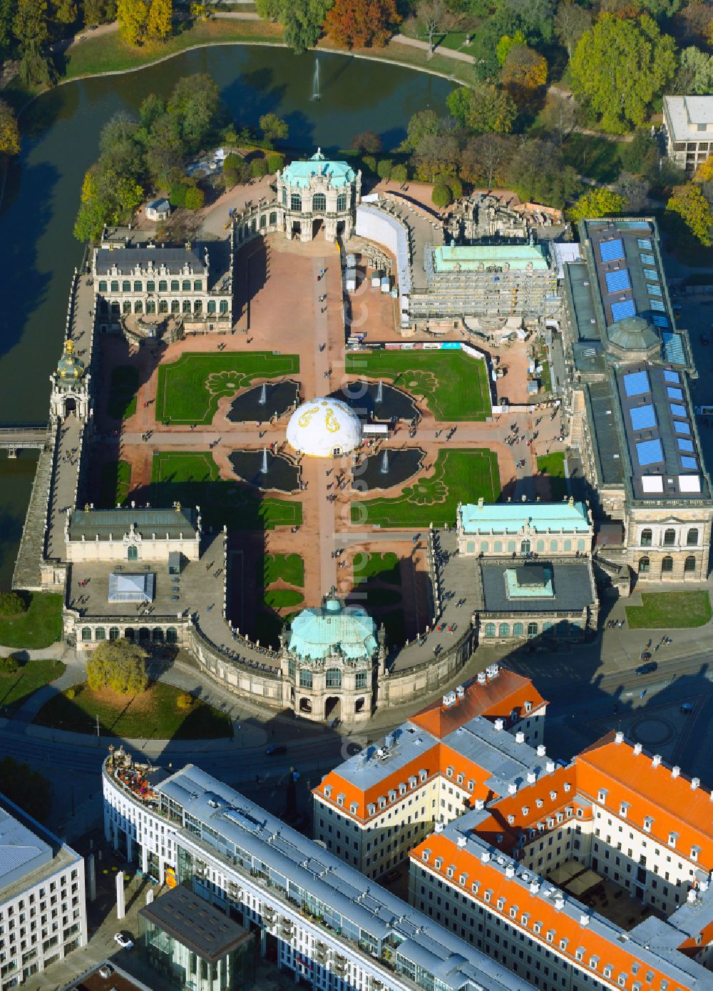 Aerial image Dresden - Palace of the castle Dresdner Zwinger on Theaterplatz - Sophienstrasse in the district Altstadt in Dresden in the federal state of Saxony, Germany