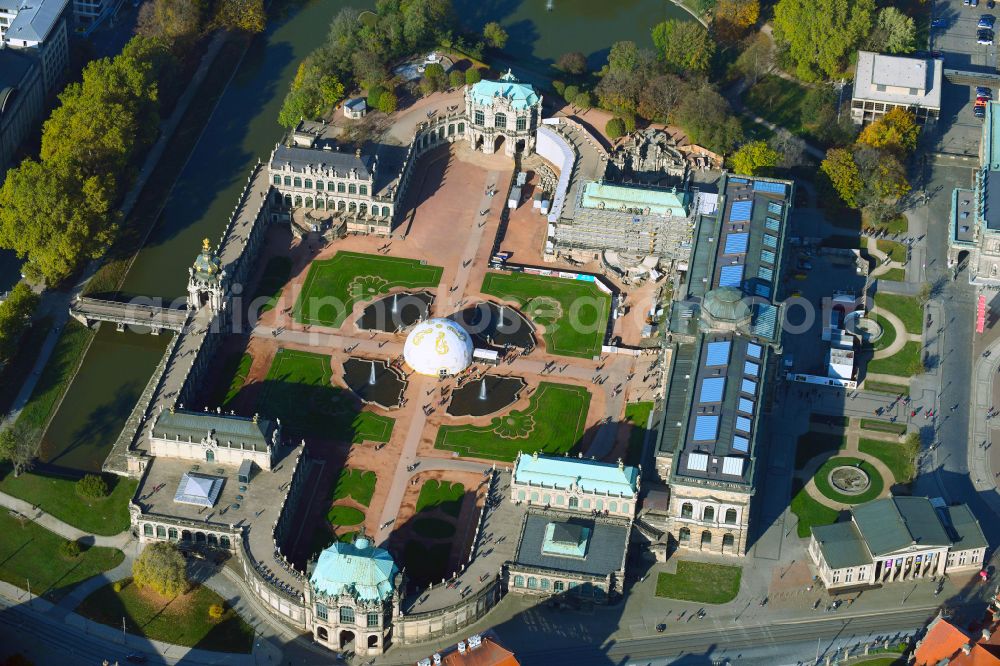 Dresden from the bird's eye view: Palace of the castle Dresdner Zwinger on Theaterplatz - Sophienstrasse in the district Altstadt in Dresden in the federal state of Saxony, Germany