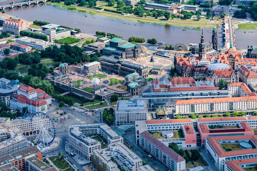 Dresden from the bird's eye view: Palace of the castle Dresdner Zwinger on Theaterplatz - Sophienstrasse in the district Altstadt in Dresden in the federal state of Saxony, Germany