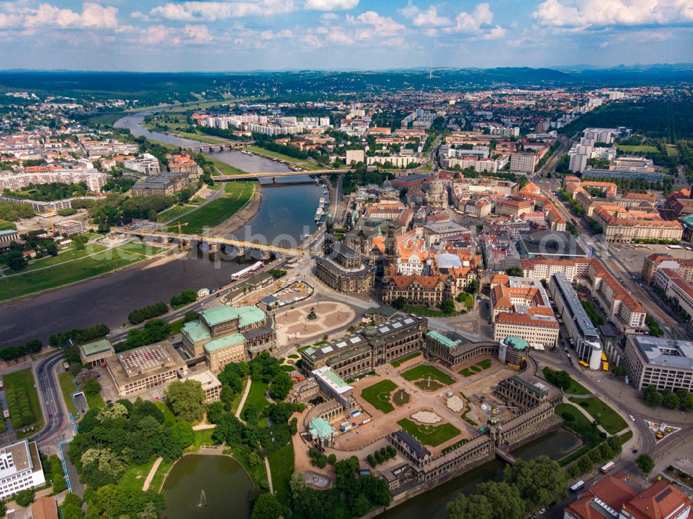 Aerial photograph Dresden - Palace of the castle Dresdner Zwinger on Theaterplatz - Sophienstrasse in the district Altstadt in Dresden in the federal state of Saxony, Germany