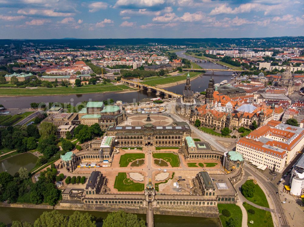 Aerial photograph Dresden - Palace of the castle Dresdner Zwinger on Theaterplatz - Sophienstrasse in the district Altstadt in Dresden in the federal state of Saxony, Germany