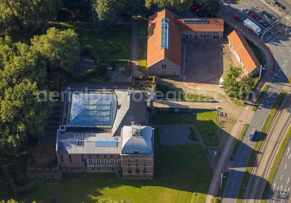 Gelsenkirchen from the bird's eye view: Palace Erlebnismuseum Schloss Horst on the Turfstrasse in the district Horst in Gelsenkirchen at Ruhrgebiet in the state North Rhine-Westphalia, Germany