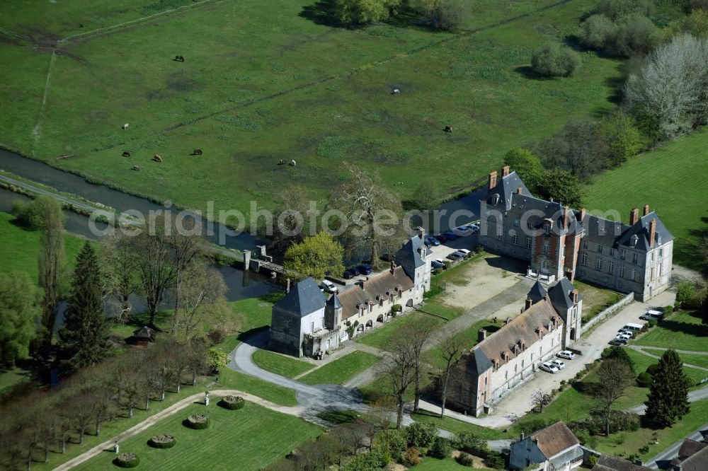 Aerial image Janville-sur-Juine - Palace Ets Public National A Koenigswarter Gillevoisin in Janville-sur-Juine in Ile-de-France, France