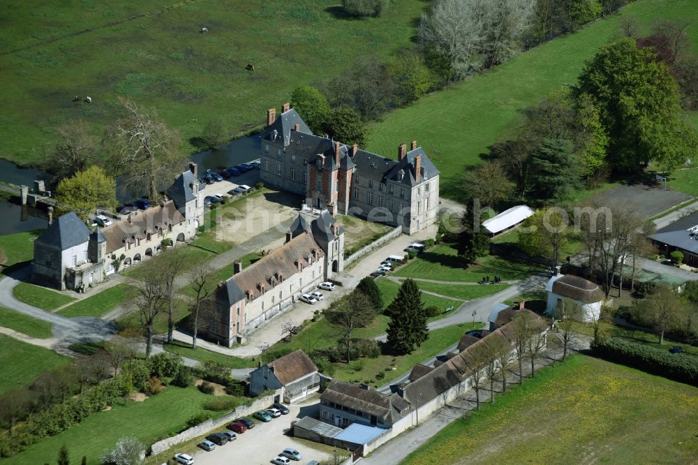 Aerial photograph Janville-sur-Juine - Palace Ets Public National A Koenigswarter Gillevoisin in Janville-sur-Juine in Ile-de-France, France