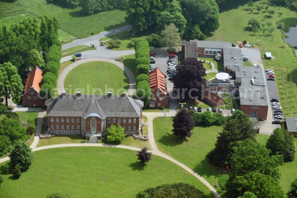 Aerial photograph Sülfeld - Palace Forschungszentrum Borstel Leibniz-Zentrum fuer Medizin and Biowissenschaften on Parkallee in the district Borstel in Suelfeld in the state Schleswig-Holstein, Germany