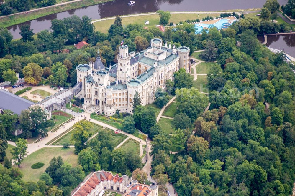 Aerial photograph Hluboka nad Vltavou - Palace Frauenberg in Hluboka nad Vltavou in Jihocesky kraj, Czech Republic