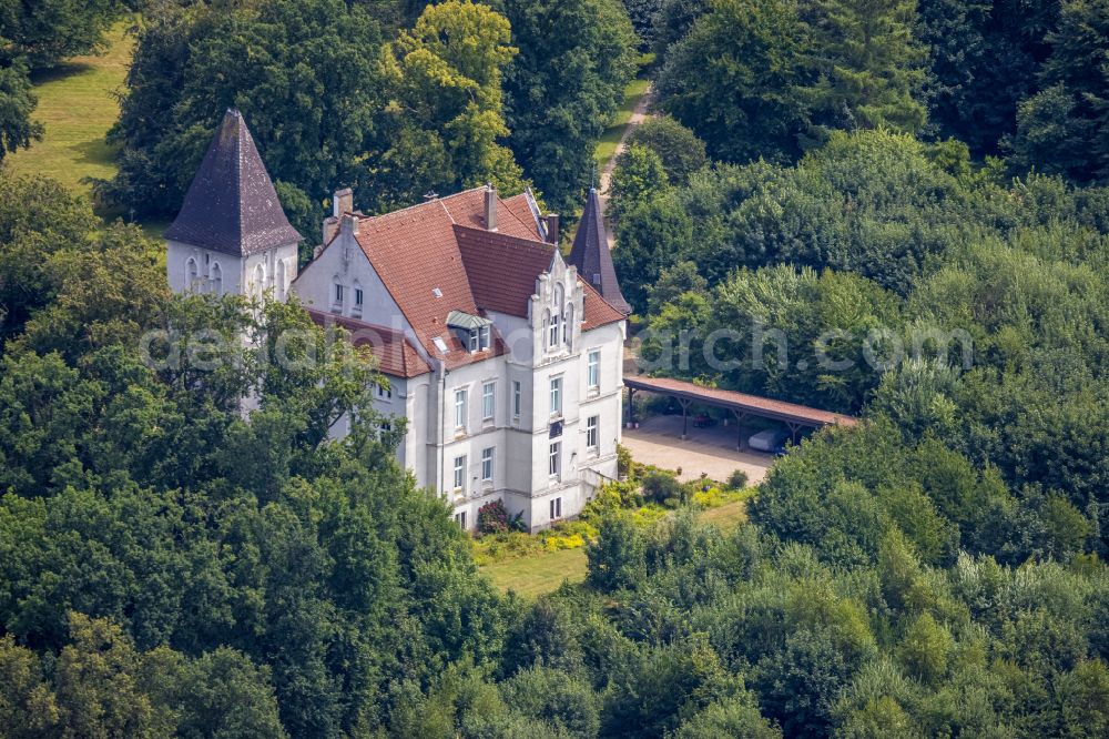 Aerial photograph Castrop-Rauxel - Palace Haus Dorloh on street Dorlohstrasse in Castrop-Rauxel at Ruhrgebiet in the state North Rhine-Westphalia, Germany