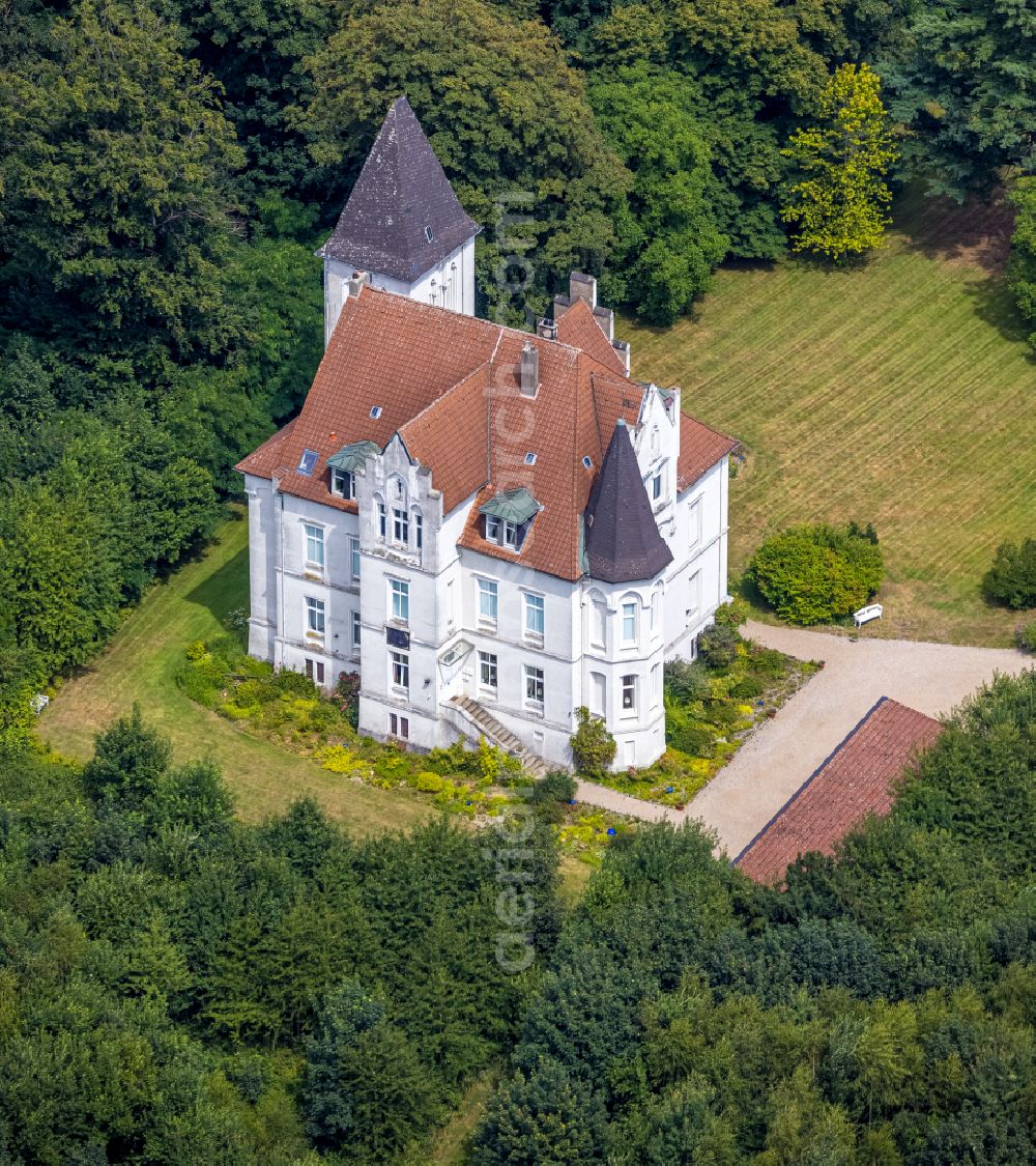 Castrop-Rauxel from the bird's eye view: Palace Haus Dorloh on street Dorlohstrasse in Castrop-Rauxel at Ruhrgebiet in the state North Rhine-Westphalia, Germany