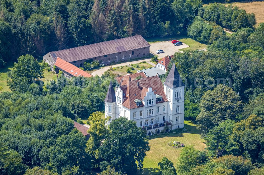 Castrop-Rauxel from the bird's eye view: Palace Haus Dorloh on street Dorlohstrasse in Castrop-Rauxel at Ruhrgebiet in the state North Rhine-Westphalia, Germany