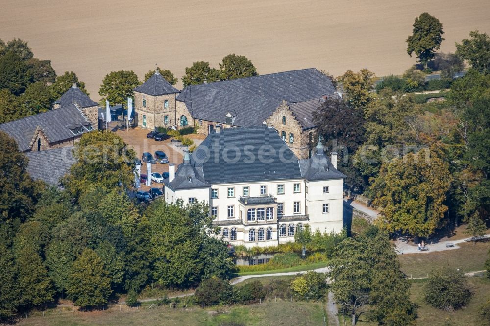 Opherdicke from the bird's eye view: Palace Haus Opherdicke on Dorfstrasse in Opherdicke in the state North Rhine-Westphalia, Germany