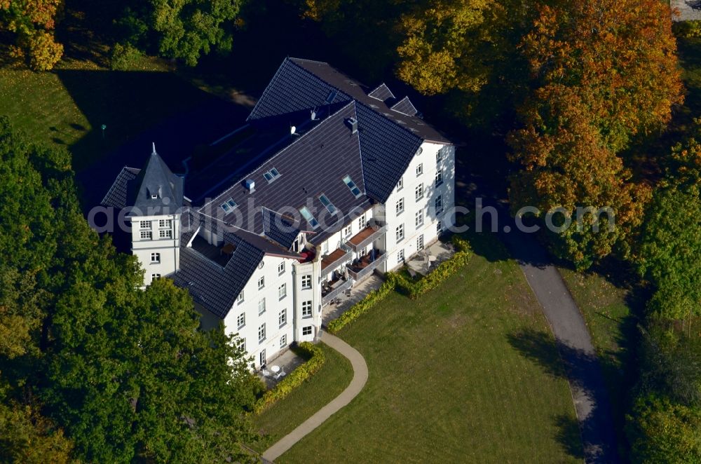 Bastorf from the bird's eye view: Palace Jagdschloss Hohen Niendorf in Bastorf in the state Mecklenburg - Western Pomerania, Germany