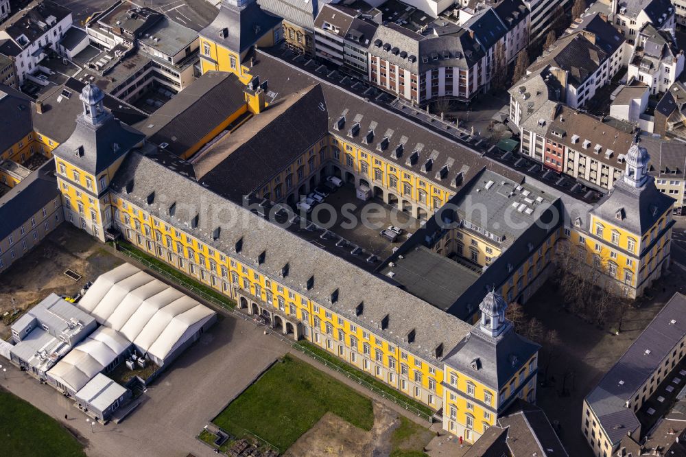 Bonn from the bird's eye view: Palace Kurfuerstliches Schloss und Campus of University Rheinische Friedrich-Wilhelms-Universitaet Am Hof in Bonn in the state North Rhine-Westphalia, Germany