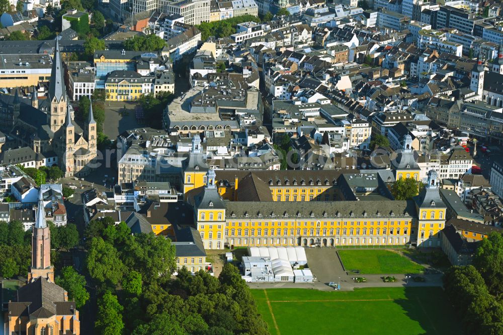 Aerial photograph Bonn - Palace Kurfuerstliches Schloss und Campus of University Rheinische Friedrich-Wilhelms-Universitaet Am Hof in Bonn in the state North Rhine-Westphalia, Germany