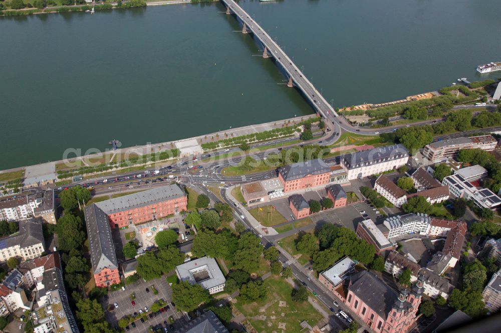 Mainz from above - Palace Kurfuerstliches Schloss on street Peter-Altmeier-Allee - Rheinallee on bridge Theodor-Heuss-Bruecke in the district Altstadt in Mainz in the state Rhineland-Palatinate, Germany