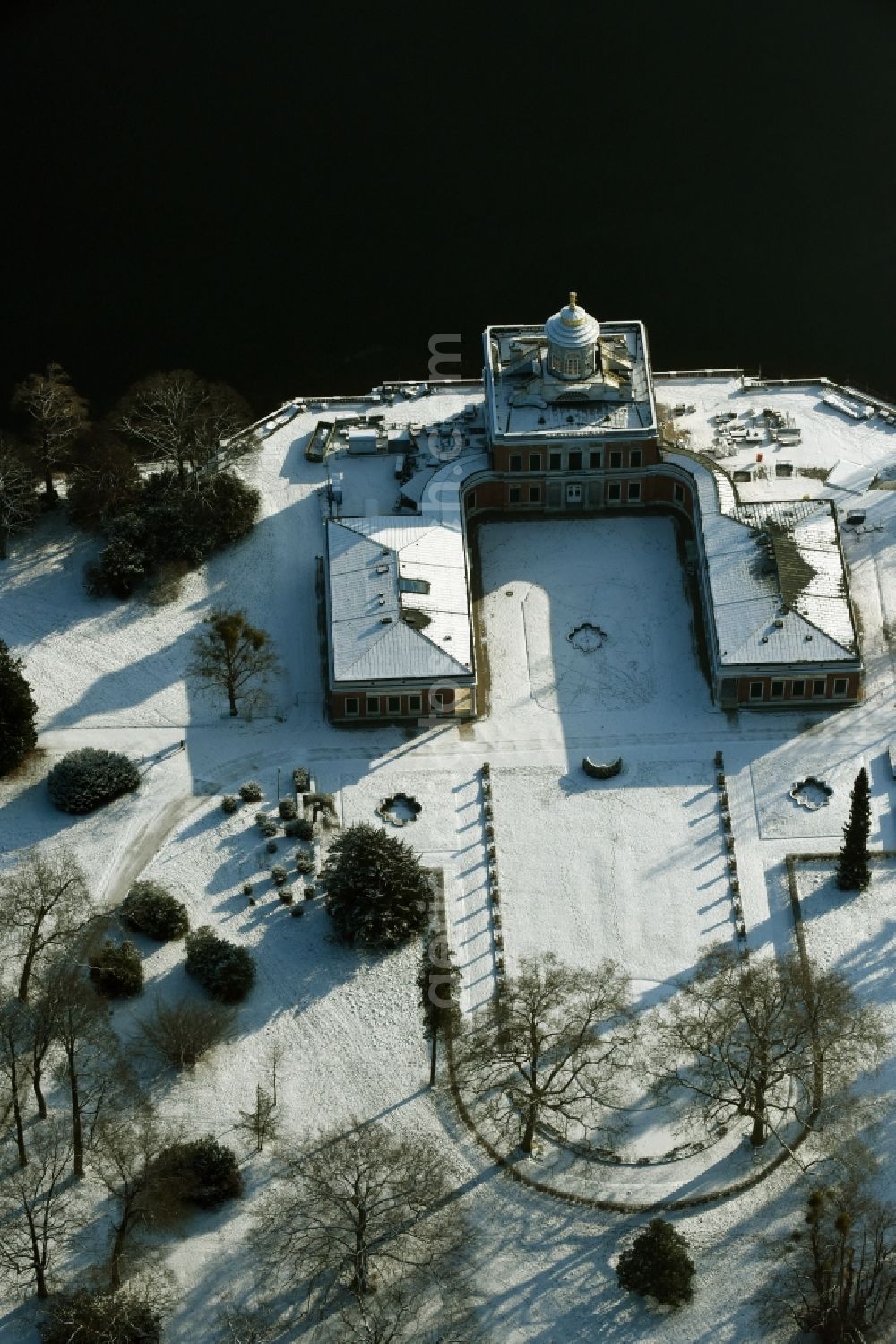 Potsdam from above - Wintry snowy Palace Marmorpalais Im Neuen Garten in Potsdam in the state Brandenburg