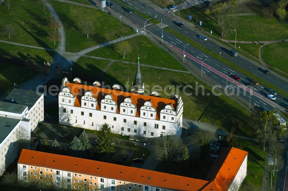 Aerial photograph Dessau-Roßlau - Palace Museum fuer Stadtgeschichte on Schlossplatz in Dessau-Rosslau in the state Saxony-Anhalt, Germany