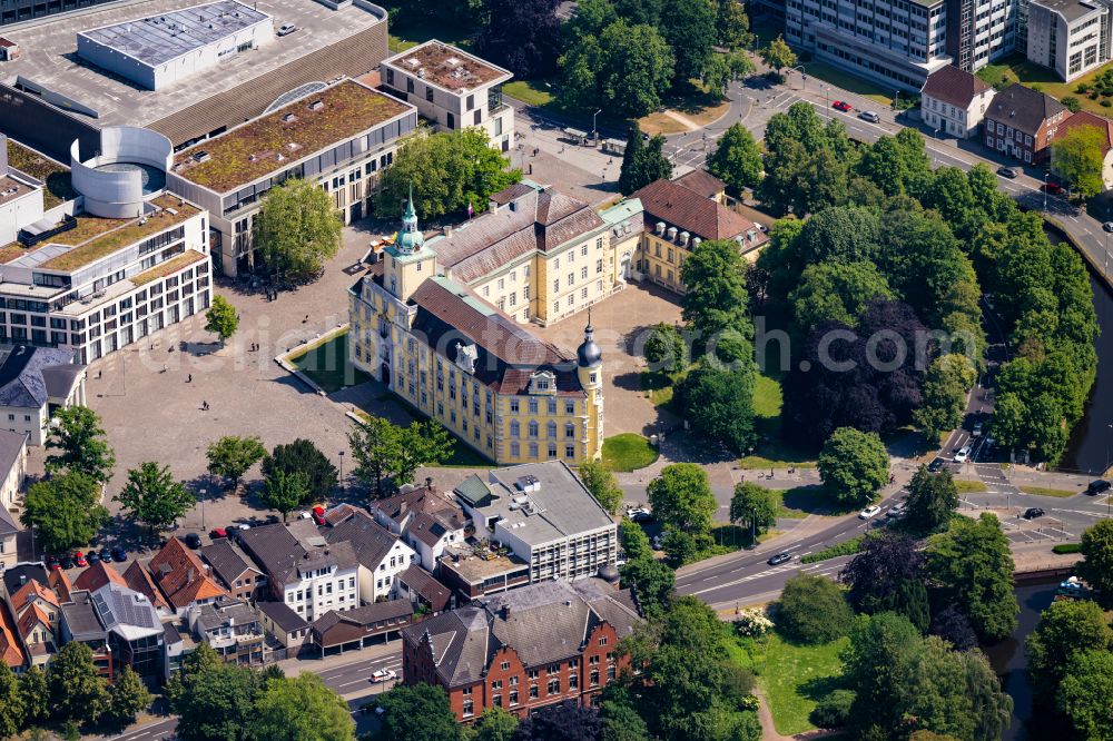 Aerial photograph Oldenburg - Palace Oldenburger Schloss on place Schlossplatz in Oldenburg in the state Lower Saxony, Germany