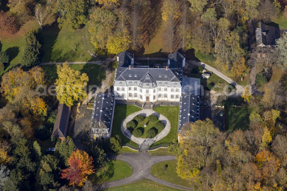 Quadrath-Ichendorf from the bird's eye view: Palace of Schloss Schlenderhan on Domackerstrasse in Quadrath-Ichendorf in the state of North Rhine-Westphalia, Germany