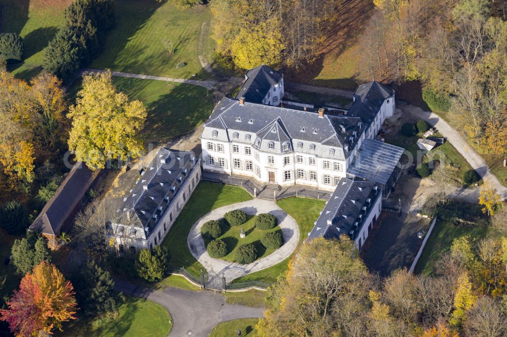 Aerial photograph Quadrath-Ichendorf - Palace of Schloss Schlenderhan on Domackerstrasse in Quadrath-Ichendorf in the state of North Rhine-Westphalia, Germany