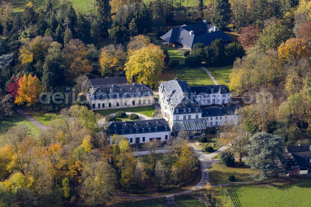 Quadrath-Ichendorf from the bird's eye view: Palace of Schloss Schlenderhan on Domackerstrasse in Quadrath-Ichendorf in the state of North Rhine-Westphalia, Germany