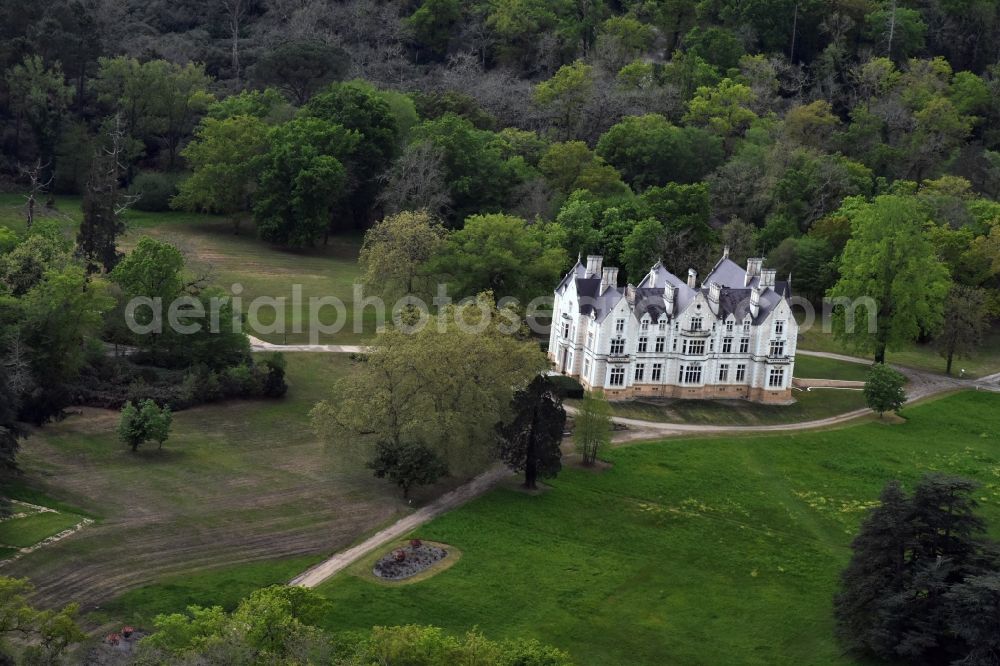 Saint-Selve from the bird's eye view: Palace in Saint-Selve in Aquitaine Limousin Poitou-Charentes, France