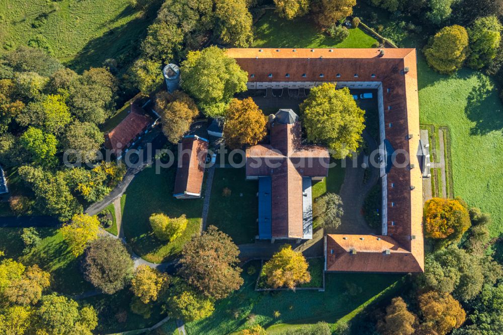 Cappenberg from above - palace Schloss Cappenberg on street Schlossberg in Cappenberg in the state North Rhine-Westphalia, Germany