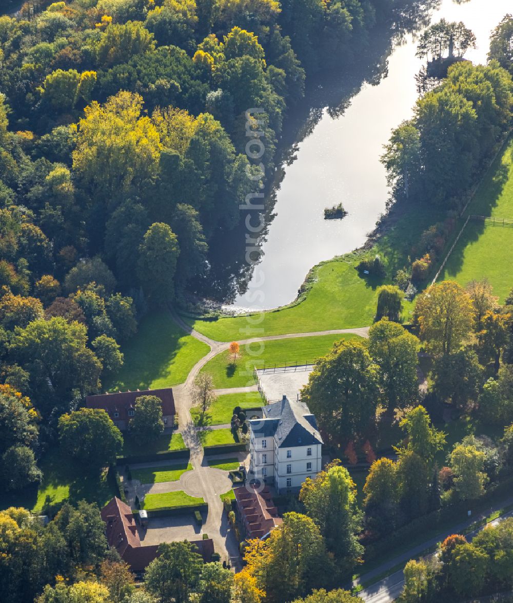 Aerial photograph Rheurdt - Palace of the castle Schloss Leyenburg and lake Kleiner Parsick in Rheurdt in the state North Rhine-Westphalia, Germany