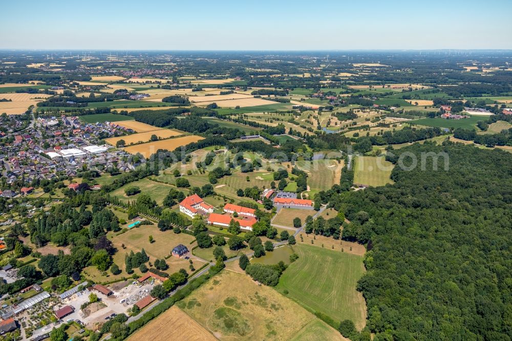 Ennigerloh from the bird's eye view: Palace Schloss Vornholz on Steinpatt in Ennigerloh in the state North Rhine-Westphalia, Germany