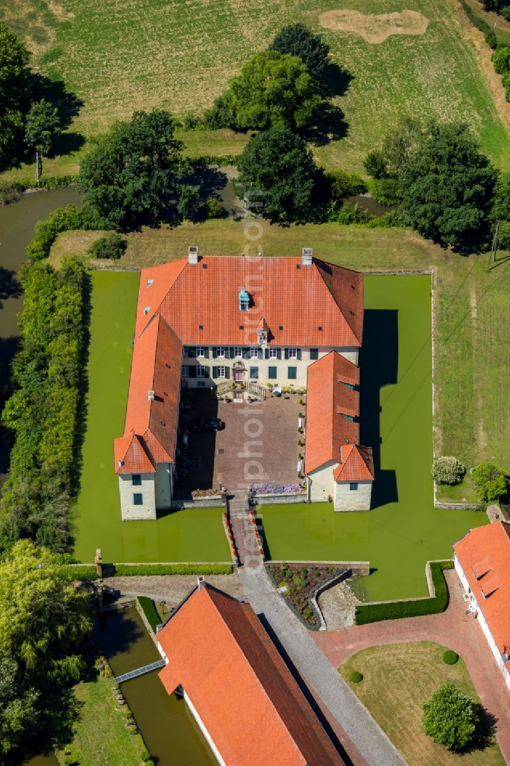 Ennigerloh from the bird's eye view: Palace Schloss Vornholz on Steinpatt in Ennigerloh in the state North Rhine-Westphalia, Germany