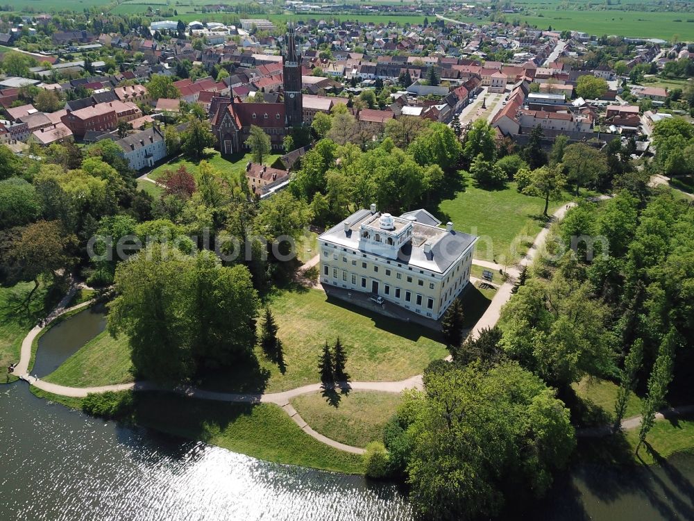 Oranienbaum-Wörlitz from the bird's eye view: Palace Schloss Woerlitz on Alter Wall in Oranienbaum-Woerlitz in the state Saxony-Anhalt, Germany