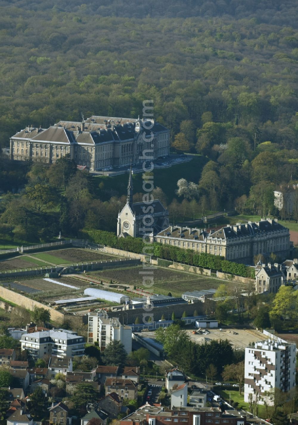 Aerial photograph Meudon - Palace Village Educatif Saint-Philippe - Apprentis d'Auteuil on Rue du PA?re Brottier in Meudon in Ile-de-France, France