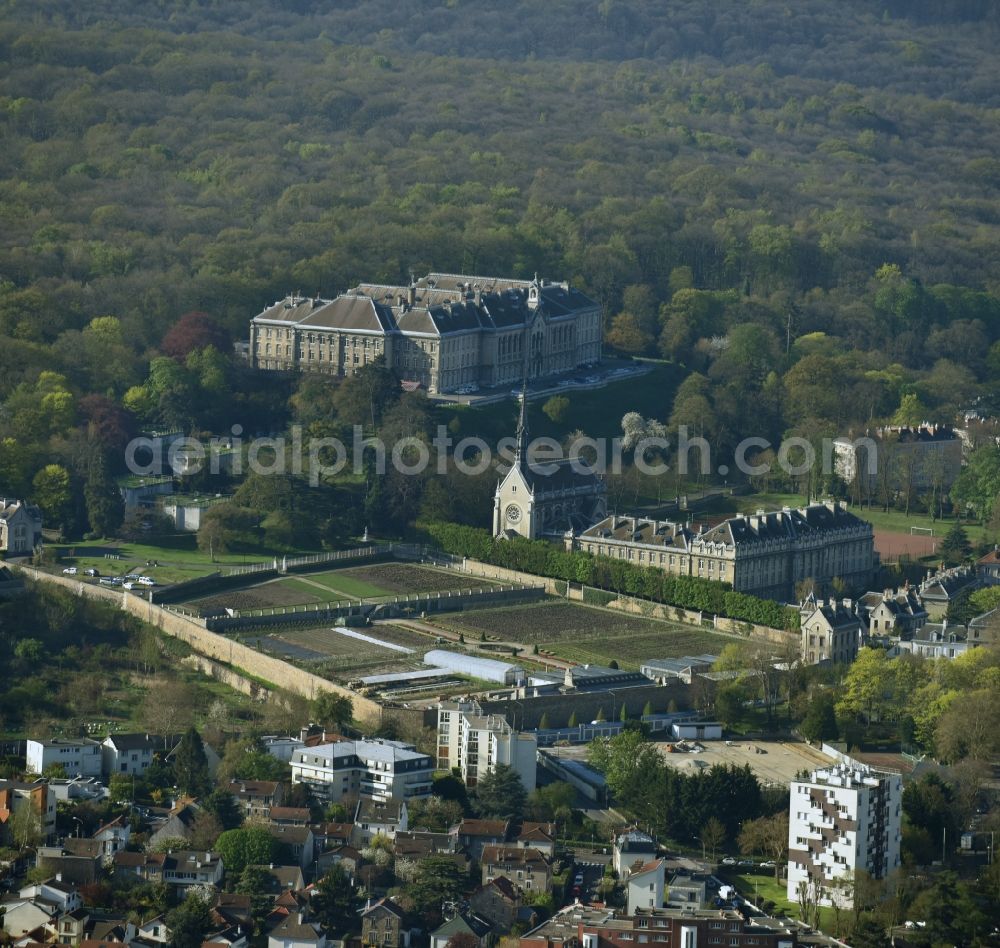 Meudon from above - Palace Village Educatif Saint-Philippe - Apprentis d'Auteuil on Rue du PA?re Brottier in Meudon in Ile-de-France, France